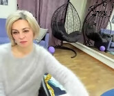 Live free sex chat with female - blondemommy_77, sex chat in planet Venus