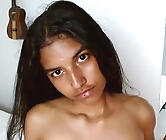 Yuliethpetite's Live Bogota Girl Cam Sex